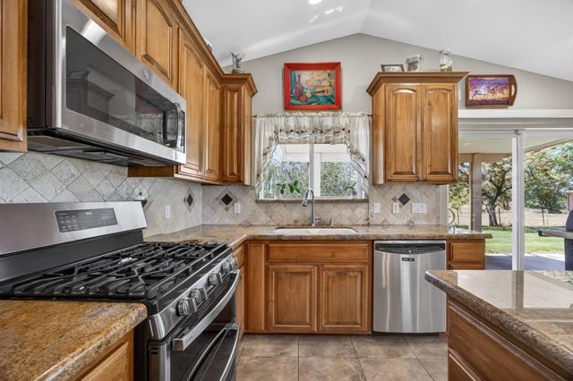 8720 El Modena Ave, Elverta, CA 95626