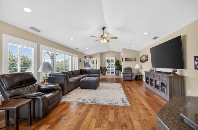 8720 El Modena Ave, Elverta, CA 95626