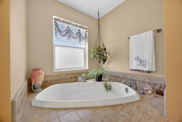 8720 El Modena Ave, Elverta, CA 95626