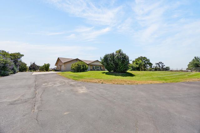 8720 El Modena Ave, Elverta, CA 95626