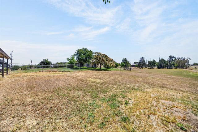 8720 El Modena Ave, Elverta, CA 95626