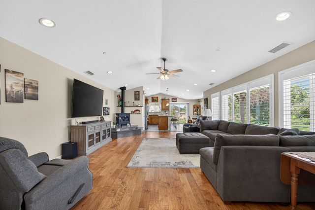 8720 El Modena Ave, Elverta, CA 95626