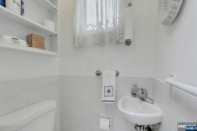 75 Humboldt Street, Wood Ridge, NJ 07075