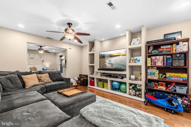 2001 WILLOWCREST CIR, Baltimore, MD 21209