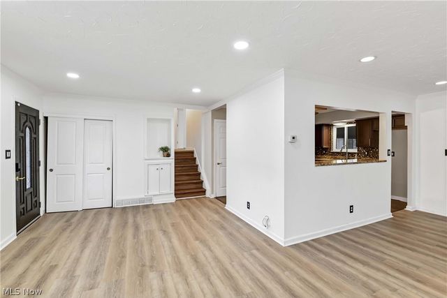 3637 Hunter Drive, North Olmsted, OH 44070