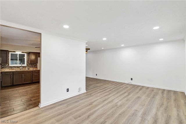 3637 Hunter Drive, North Olmsted, OH 44070