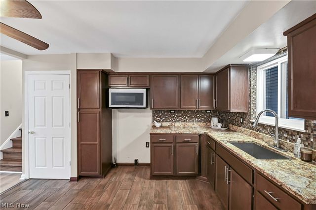 3637 Hunter Drive, North Olmsted, OH 44070