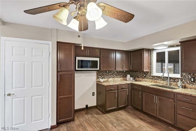 3637 Hunter Drive, North Olmsted, OH 44070