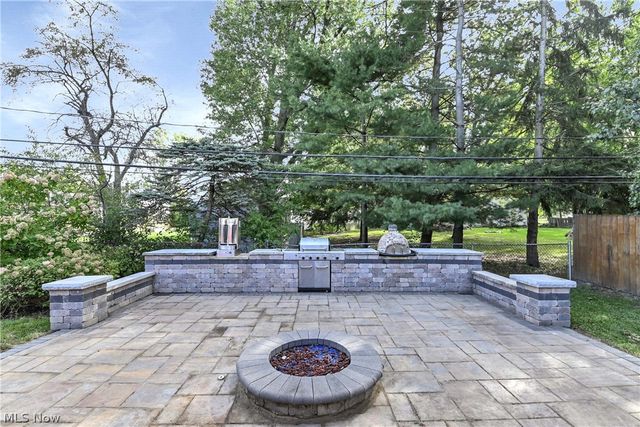 3637 Hunter Drive, North Olmsted, OH 44070