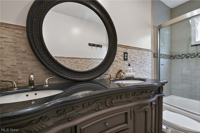 3637 Hunter Drive, North Olmsted, OH 44070