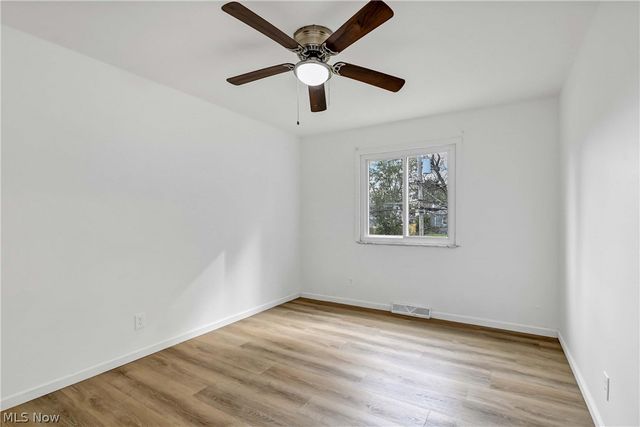 3637 Hunter Drive, North Olmsted, OH 44070