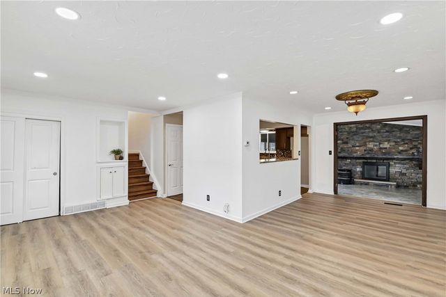 3637 Hunter Drive, North Olmsted, OH 44070