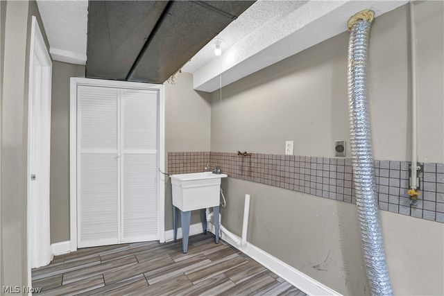 3637 Hunter Drive, North Olmsted, OH 44070