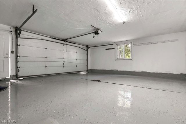 3637 Hunter Drive, North Olmsted, OH 44070