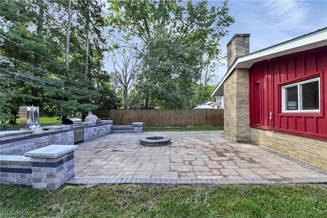 3637 Hunter Drive, North Olmsted, OH 44070