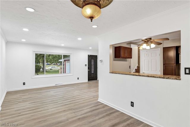 3637 Hunter Drive, North Olmsted, OH 44070