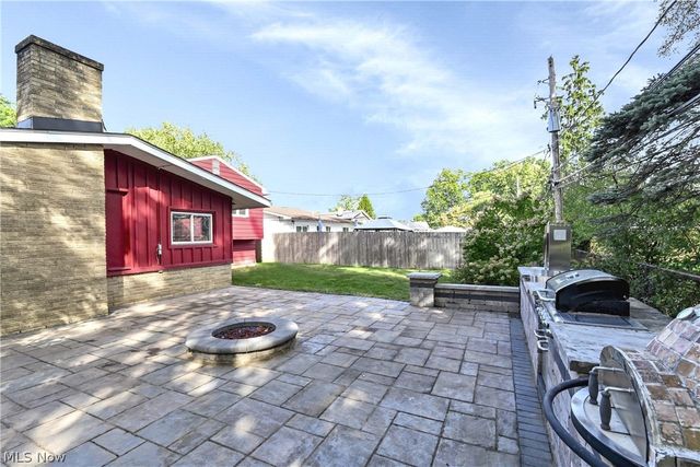 3637 Hunter Drive, North Olmsted, OH 44070
