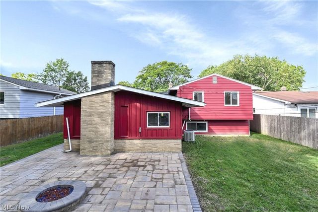 3637 Hunter Drive, North Olmsted, OH 44070