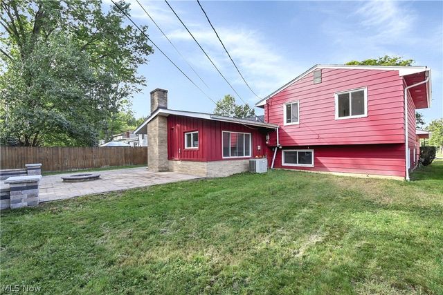3637 Hunter Drive, North Olmsted, OH 44070