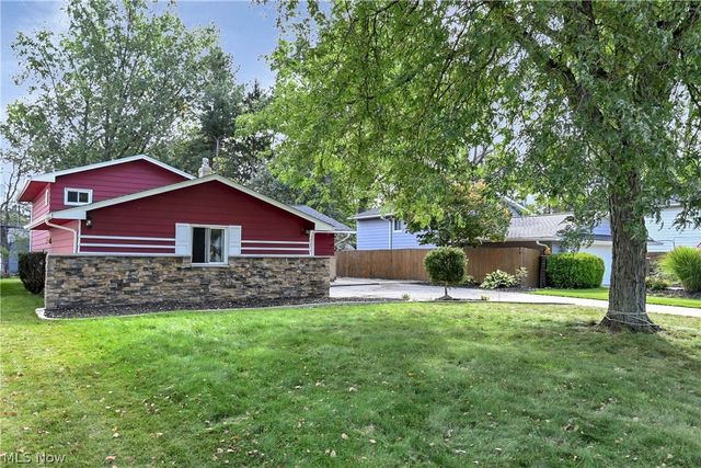 3637 Hunter Drive, North Olmsted, OH 44070