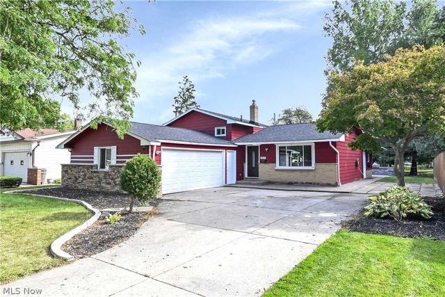 3637 Hunter Drive, North Olmsted, OH 44070