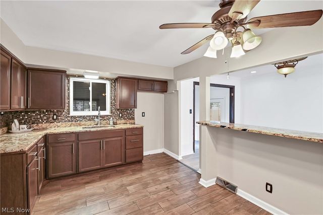 3637 Hunter Drive, North Olmsted, OH 44070