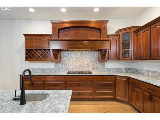 7474 Battle Creek Rd, Salem, OR 97317