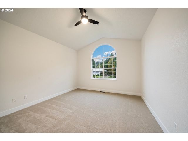 7474 Battle Creek Rd, Salem, OR 97317