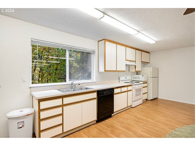 7474 Battle Creek Rd, Salem, OR 97317