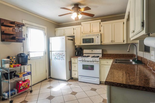 1007 Woodside Cove, Bryant, AR 72022