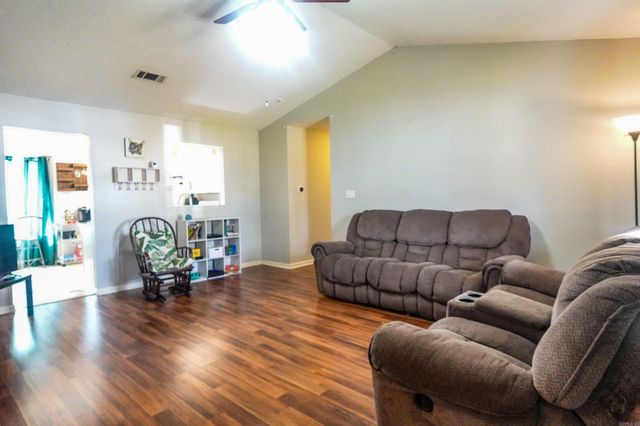 1007 Woodside Cove, Bryant, AR 72022