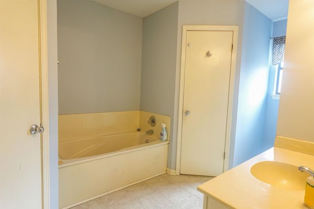 1007 Woodside Cove, Bryant, AR 72022