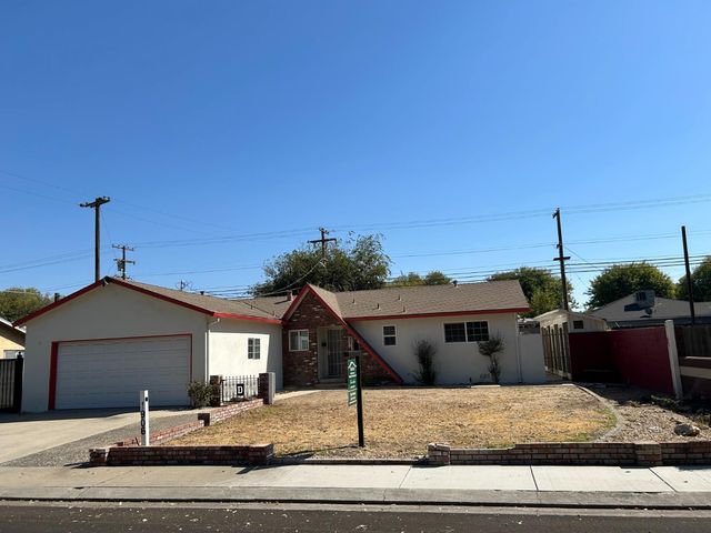 1906 W Saratoga Dr, Modesto, CA 95350