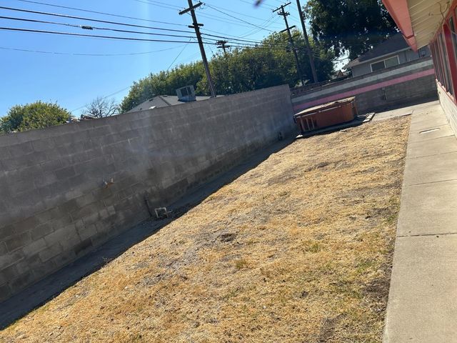 1906 W Saratoga Dr, Modesto, CA 95350