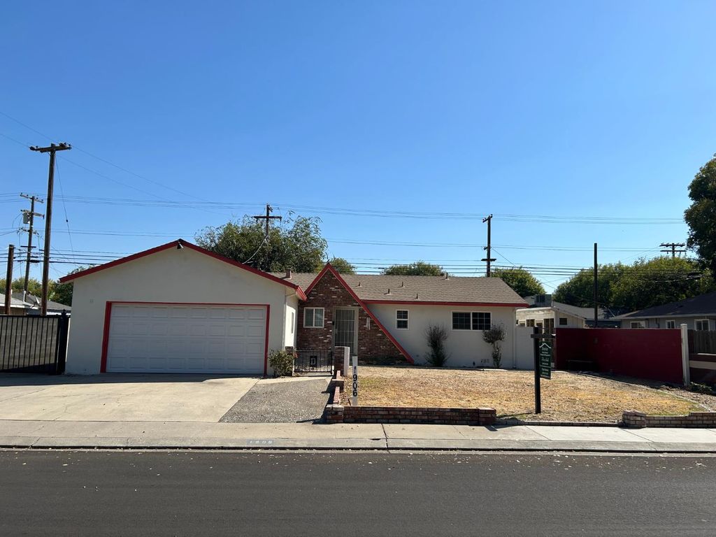 1906 W Saratoga Dr, Modesto, CA 95350
