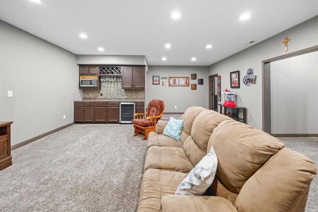 869 Commodores Cir Circle, Lafayette, IN 47909