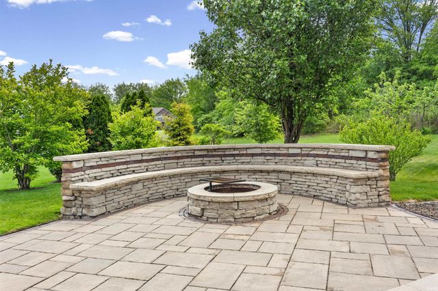 869 Commodores Cir Circle, Lafayette, IN 47909