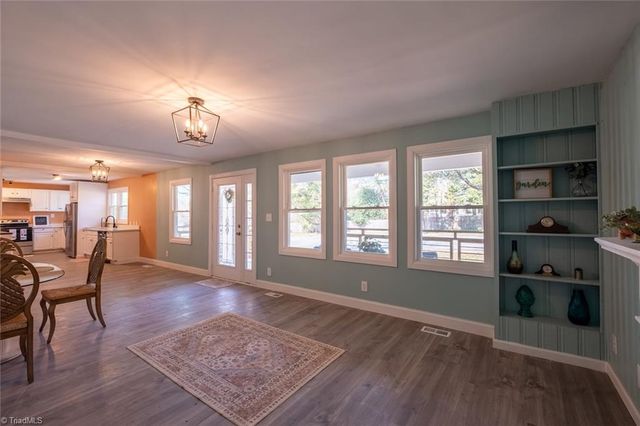 1916 New Garden Road, Greensboro, NC 27410