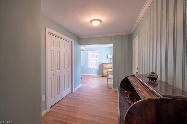 1916 New Garden Road, Greensboro, NC 27410