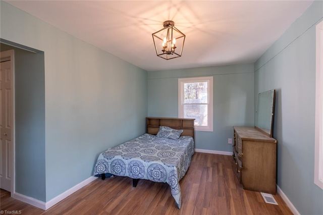 1916 New Garden Road, Greensboro, NC 27410