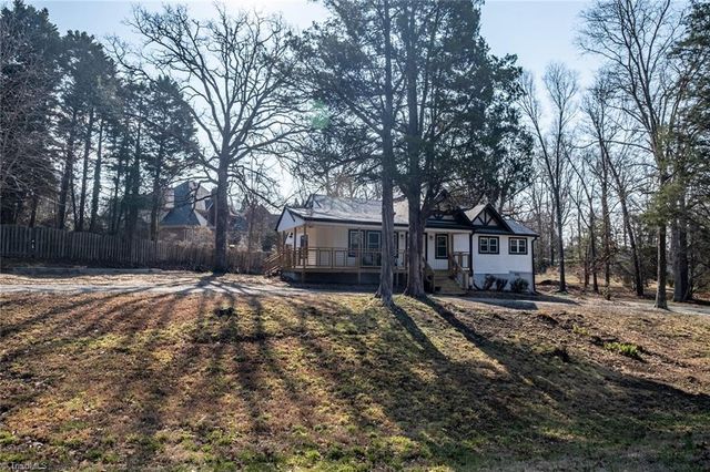 1916 New Garden Road, Greensboro, NC 27410