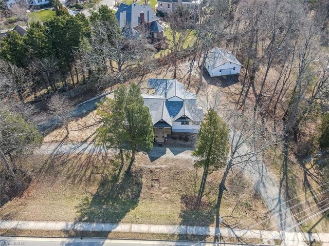 1916 New Garden Road, Greensboro, NC 27410