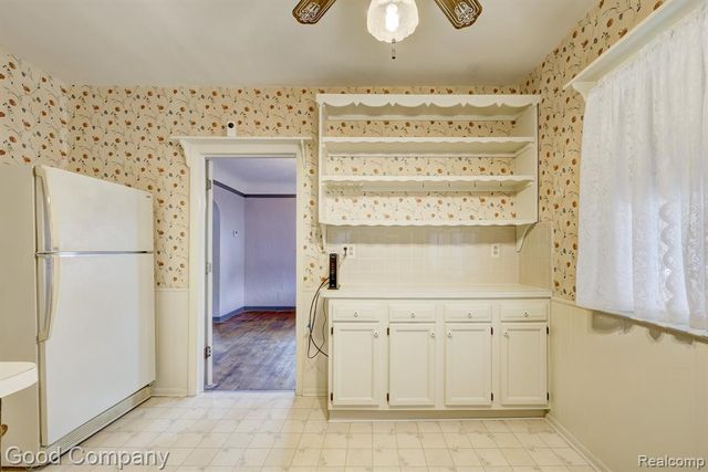 6464 Coleman Street, Dearborn, MI 48126