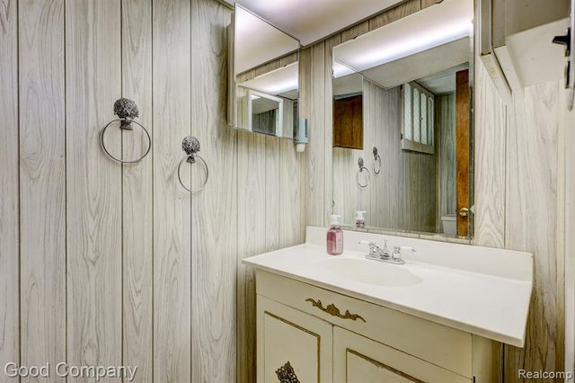 6464 Coleman Street, Dearborn, MI 48126