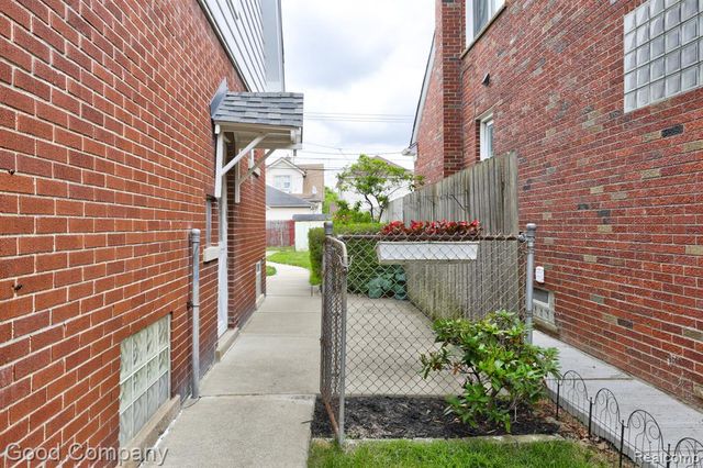 6464 Coleman Street, Dearborn, MI 48126