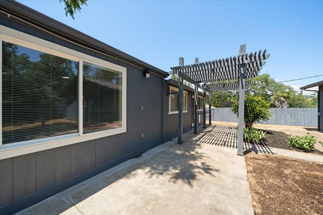 1949 Montana Avenue, Shasta Lake, CA 96019