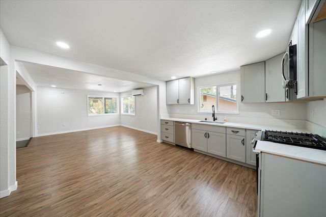 1949 Montana Avenue, Shasta Lake, CA 96019