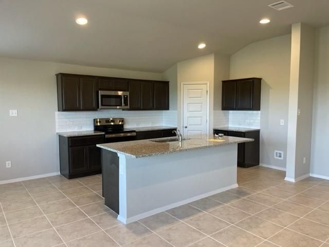 8116 Bronco LN, Lago Vista, TX 78645