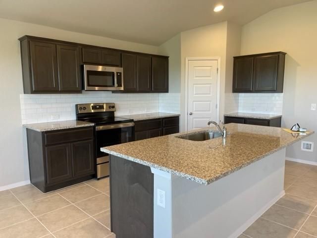 8116 Bronco LN, Lago Vista, TX 78645