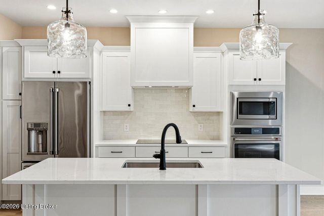 14717 Stable Gate Pl, Louisville, KY 40299